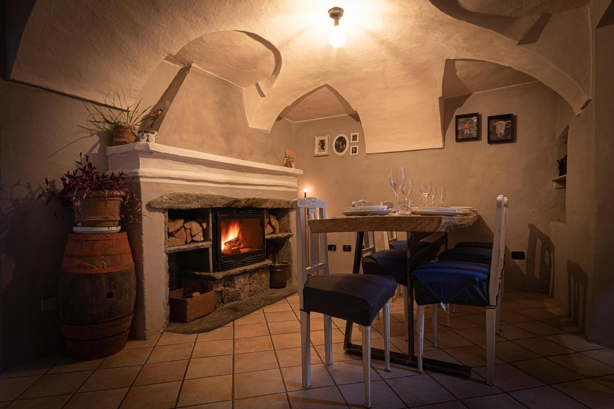 Relais del Brigante Bed & Breakfast Settimo Vittone Bagian luar foto